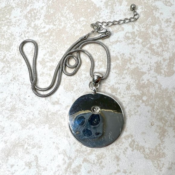 Silver Tone Black Enamel Flower Medallion Pendant Choker Necklace 15.5-18" - Picture 5 of 6